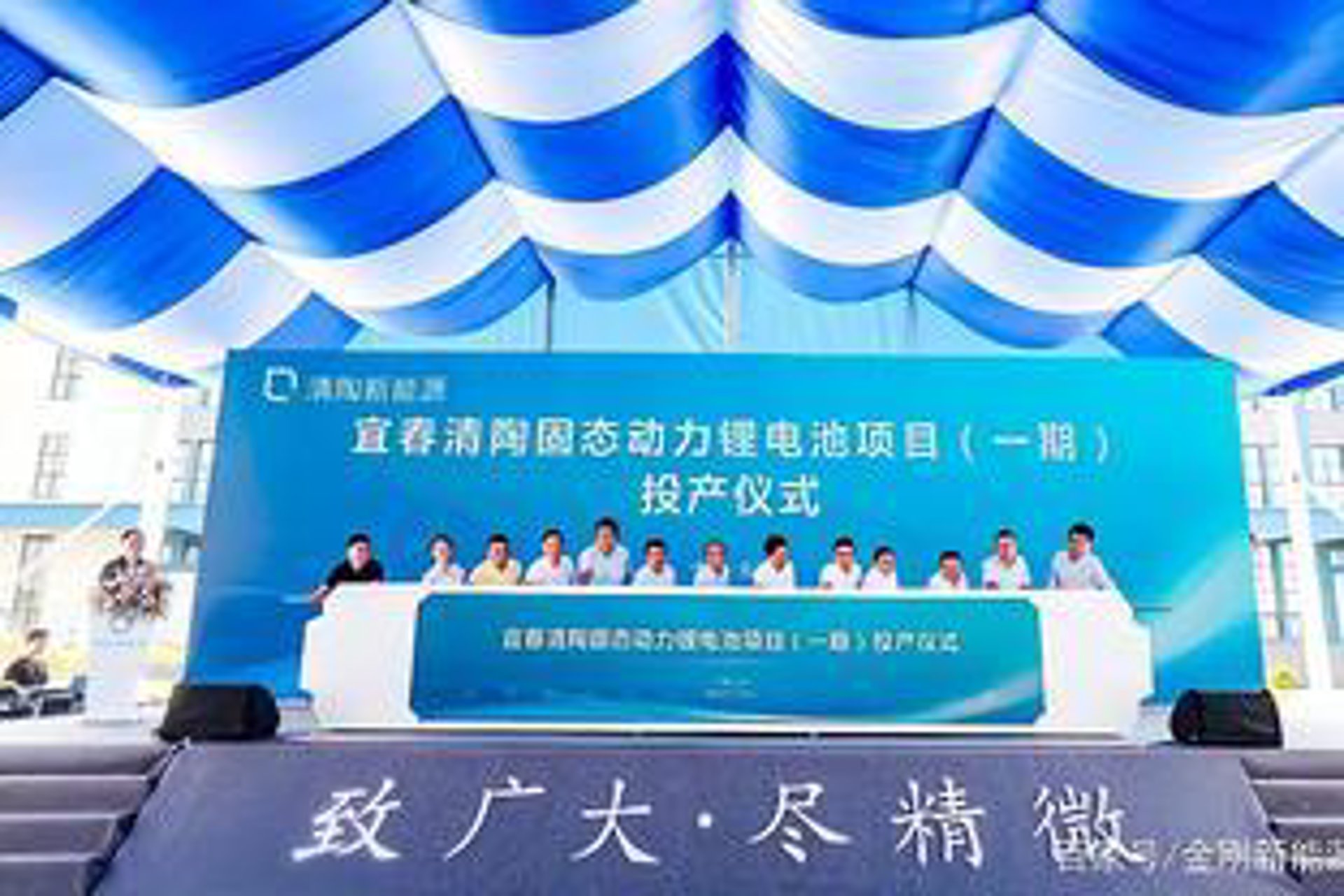 在互联网时代，企业网站不仅是展示品牌形象的窗口，更是吸引客户、促进销售的重要工具。然而，面对众多网站建设服务商，如何选择适合自己的定制方案呢？本文将以问答的形式，帮助您了解企业网站定制的相关知识，并提供实用建议。